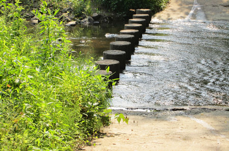 This is a fairweather crossing that was part of the old trail. There are no alternate crossings.