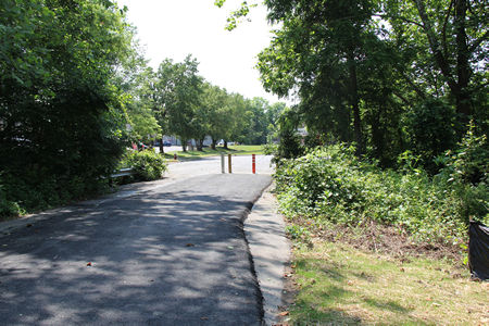 This section used to be Burke Road. It has since been relocated.