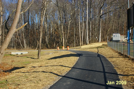 The trail turns left as it passes a side trail to Byron Ave. Park.