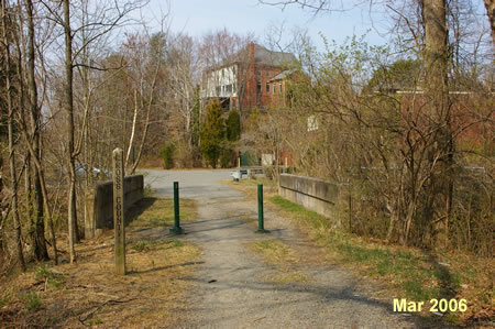 The trail ends at the parking area.